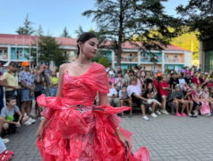 ДОЛ &laquo;Экспресс&raquo; перерабатывает звёзд: От Белль до Измы в мусорном гламуре!