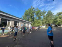 Просыпаемся с солнцем и энергией!  Каждое утро в нашем лагере начинается с зарядки! 