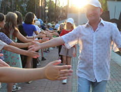 В НЕБЕ ПОЛНОЧНОМ ПАДАЛИ ДВЕ ЗВЕЗДЫ&hellip;