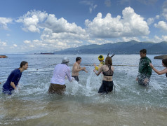 Он рождён из морской бури, властвует над всеми морскими существами и очень любит, когда все купаются! 19 июня в ДОЛ &laquo;Экспресс&raquo; (пос. Кабардинка) прошёл день Нептуна
