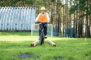 Велотриал и киберспорт в лагере 