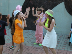 В НЕБЕ ПОЛНОЧНОМ ПАДАЛИ ДВЕ ЗВЕЗДЫ&hellip;