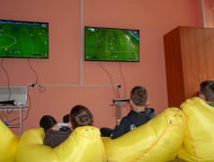 Яркие эмоции и новые рекорды: второй день фиджитал-турнира в лагере &laquo;Маяк&raquo;