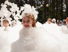 Когда жара отступает: пенное веселье в Заслоновграде
