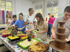 31 июля в ДОЛ &laquo;Костёр&raquo; прошла ярмарка &laquo;Цветов и шоколада&raquo;. 