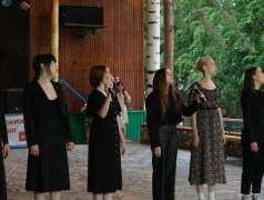 Цветы на поле боя. Вечер памяти на эстраде лагеря