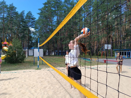 Турниры по пионерболу и футболу в ДОЛ 