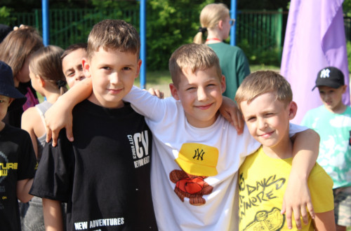 От китайских шашек до шоколадного фонтана: чем занимаются ребята в железнодорожных лагерях