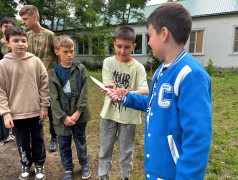 Юноши ДОЛ "Зелёный огонек" ЮВЖД осваивают искусство метания ножей!