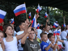 Российский флаг в каждом сердце.