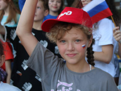 Российский флаг в каждом сердце.