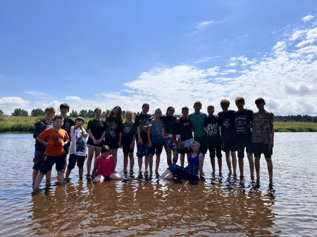 ЛАГЕРЬ У РЕКИ 