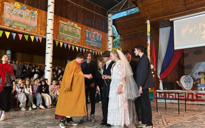 Калейдоскоп летних приключений: детективные расследования, русские печи и бег в гигантских ботинках 