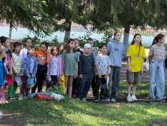 Торжественная линейка: старт новой недели в лагере