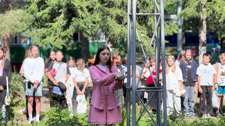 Торжественная линейка: старт новой недели в лагере