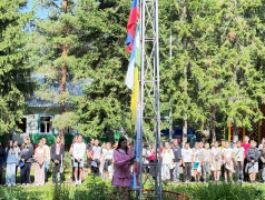 Торжественная линейка: старт новой недели в лагере