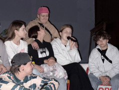 Тёплые слова и свет свечей: в лагере прошла последняя общая свечка смены