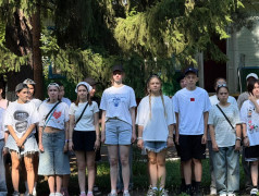 Торжественная линейка: старт новой недели в лагере