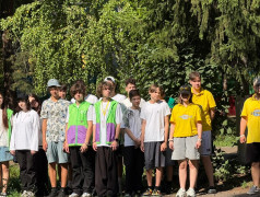 Торжественная линейка: старт новой недели в лагере