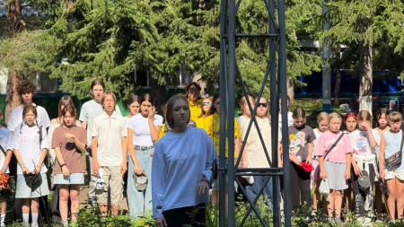 Торжественная линейка: старт новой недели в лагере