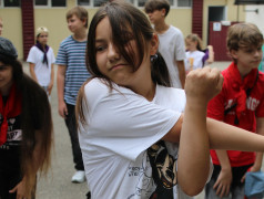 Если хочешь быть здоров, на зарядку становись!