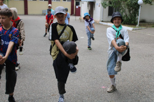 Если хочешь быть здоров, на зарядку становись!