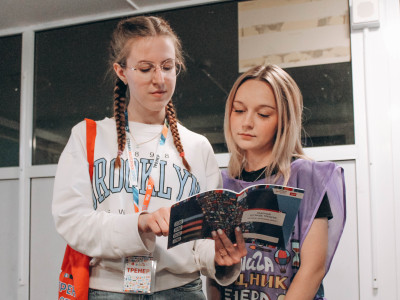 Подростки помогают тренерам