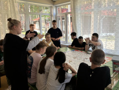 День классных девочек и крутых парней 