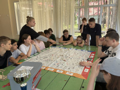 День классных девочек и крутых парней 