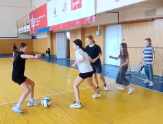 А ЧТО, ФУТБОЛ БЫВАЕТ ЖЕНСКИМ??!!