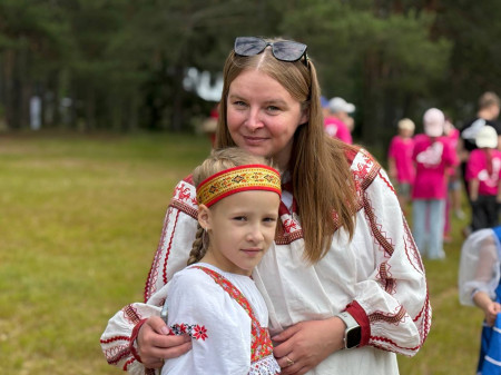 ПЕРВЫЕ ШАГИ К ТРАДИЦИИ: ОТЗЫВЫ РОДИТЕЛЕЙ О СЕМЕЙНОМ ПРАЗДНИКЕ В «ТВЕРЦЕ»