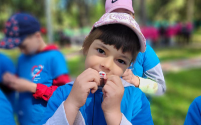 Калейдоскоп летних приключений: детективные расследования, русские печи и бег в гигантских ботинках 