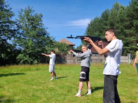 УЧИМСЯ ВЫЖИВАТЬ И РАБОТАТЬ В КОМАНДЕ! ?