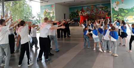 Танцы до упаду в Юном железнодорожнике