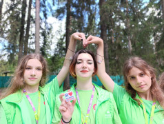 СТАЛЬ, ГИМН И ДЕТСКИЙ ВОСТОРГ