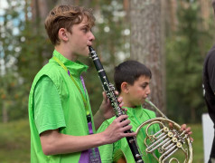 СТАЛЬ, ГИМН И ДЕТСКИЙ ВОСТОРГ