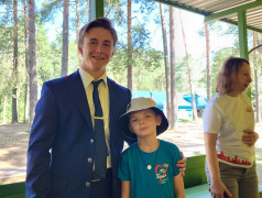 СТАЛЬ, ГИМН И ДЕТСКИЙ ВОСТОРГ