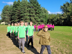 КОГДА СТРОЕМ ШАГАЕТ ДЕТСТВО