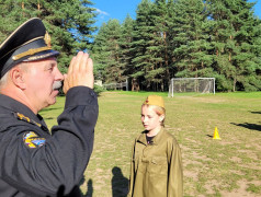 КОГДА СТРОЕМ ШАГАЕТ ДЕТСТВО