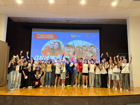 День Первых: Вдохновение, Единство и Новые Знания в лагере «Алёнушка»!