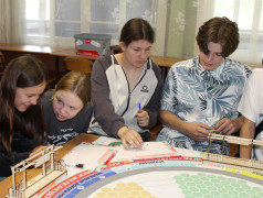 Следующая станция &ndash; Железнославинск!