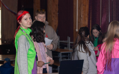 Тин-лига на передовой "Железнодорожной игротеки": Подростки в роли помощников тренера зажигают сердца юных исследователей!