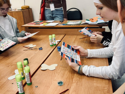 Подростки помогают тренерам