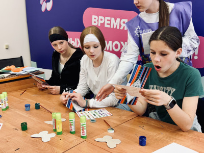 Подростки помогают тренерам