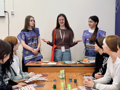 Подростки помогают тренерам