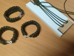  Браслеты &mdash; с теплом детских рук!