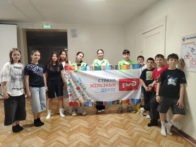 Подростки помогают тренерам