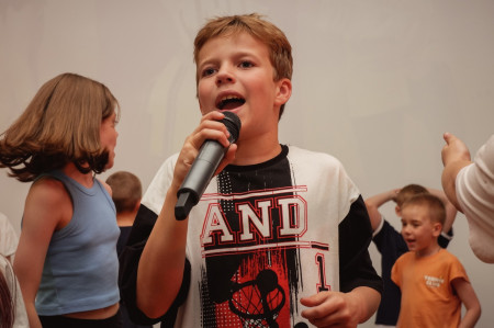 Караоке-бум в Заслоновграде: музыкальный вечер объединил всех!