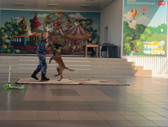 В Юном железнодорожнике в гостях кинолог из полиции со своим верным другом