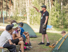 Укрытие в лесу: развитие туристических навыков в &laquo;Маяке&raquo;